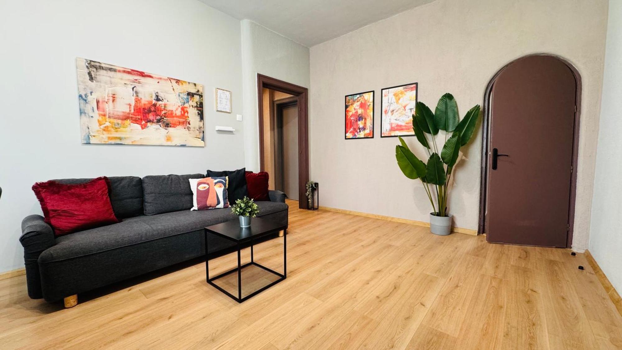 Ideal Home - Spacious & Modern Accommodation Near Unirii Square Букурещ Стая снимка