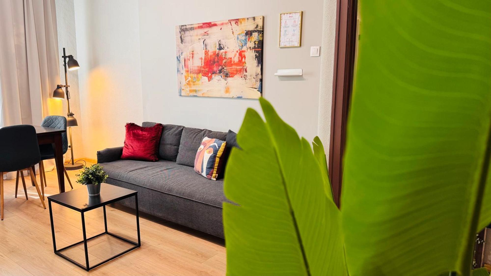 Ideal Home - Spacious & Modern Accommodation Near Unirii Square Букурещ Стая снимка