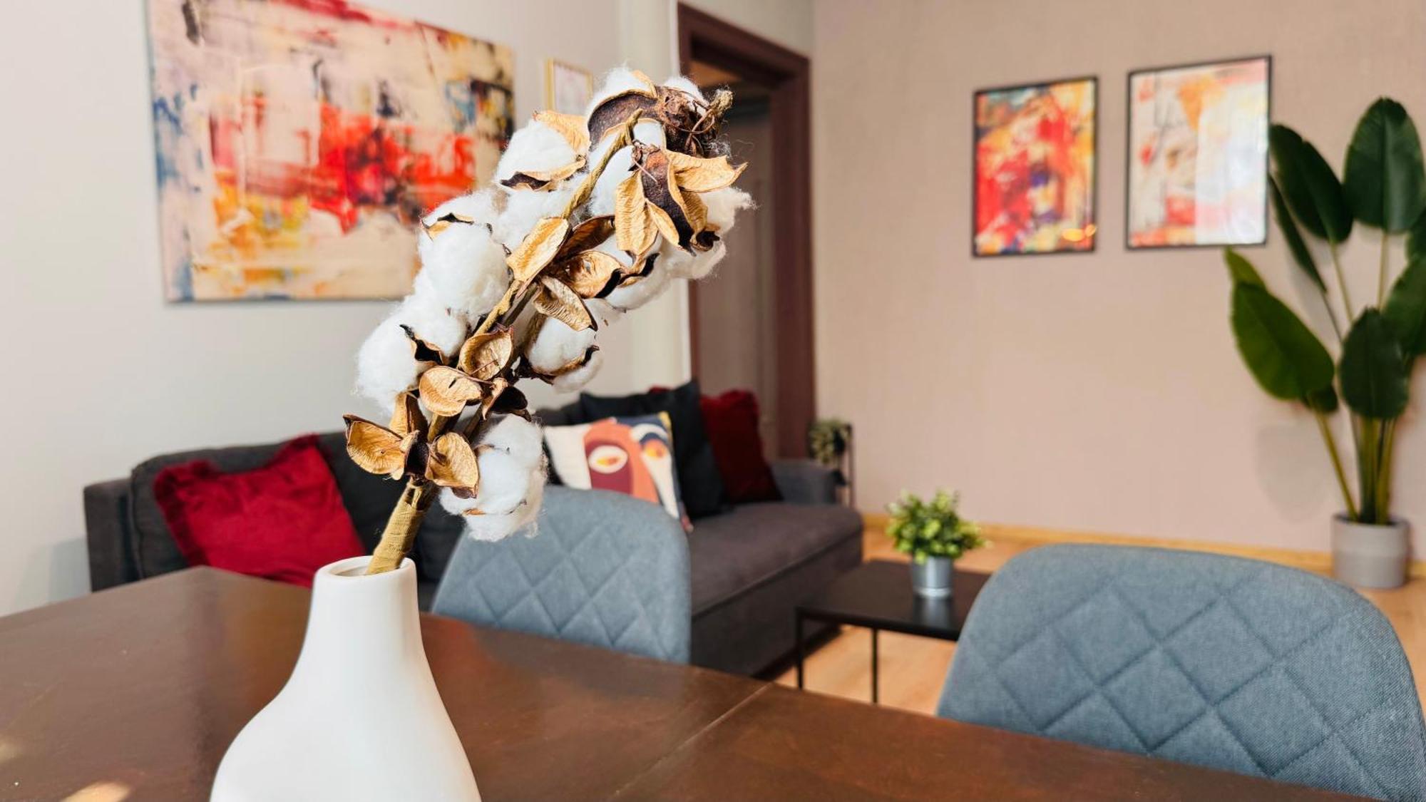 Ideal Home - Spacious & Modern Accommodation Near Unirii Square Букурещ Стая снимка