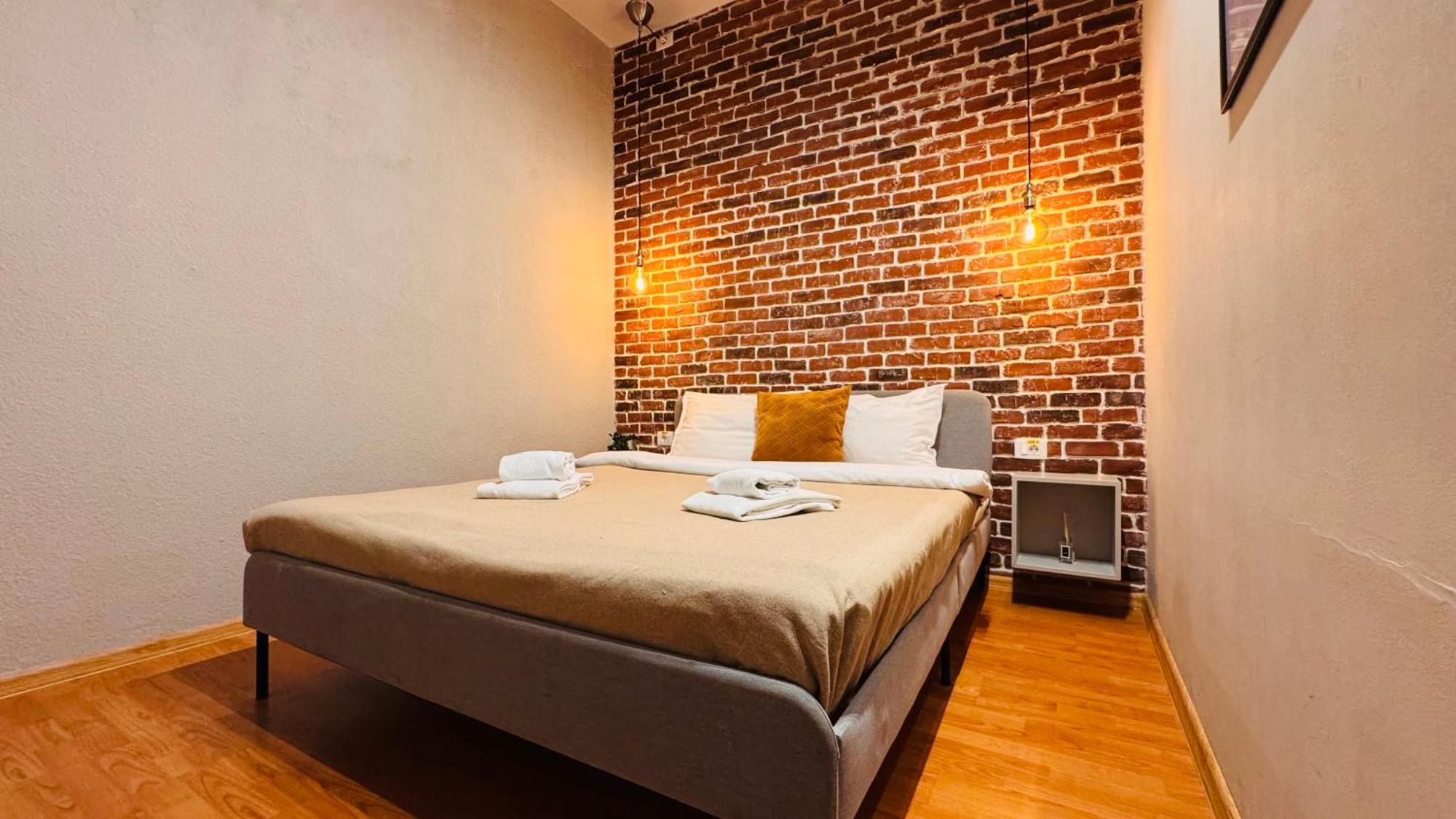 Ideal Home - Spacious & Modern Accommodation Near Unirii Square Букурещ Стая снимка