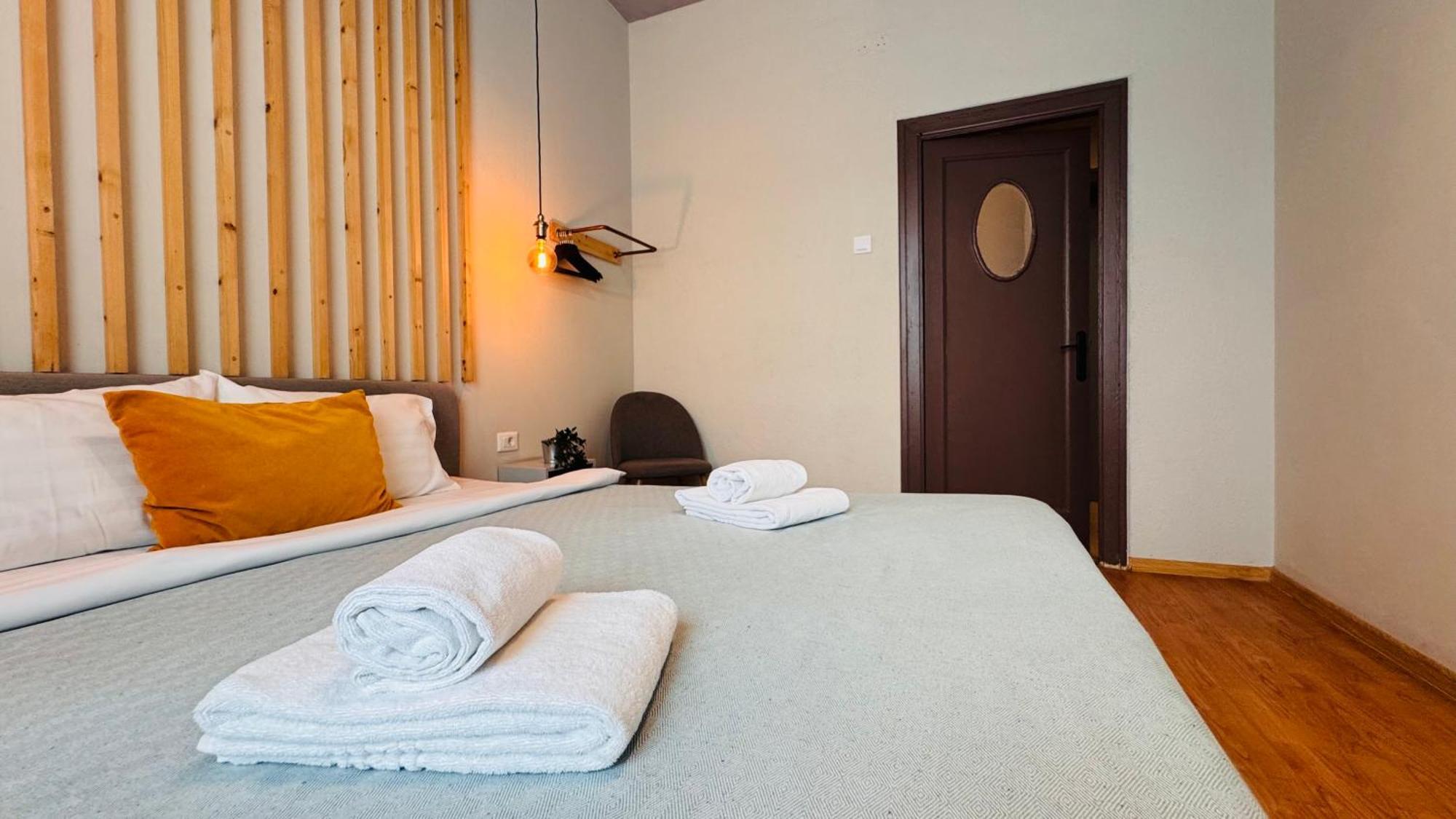 Ideal Home - Spacious & Modern Accommodation Near Unirii Square Букурещ Стая снимка