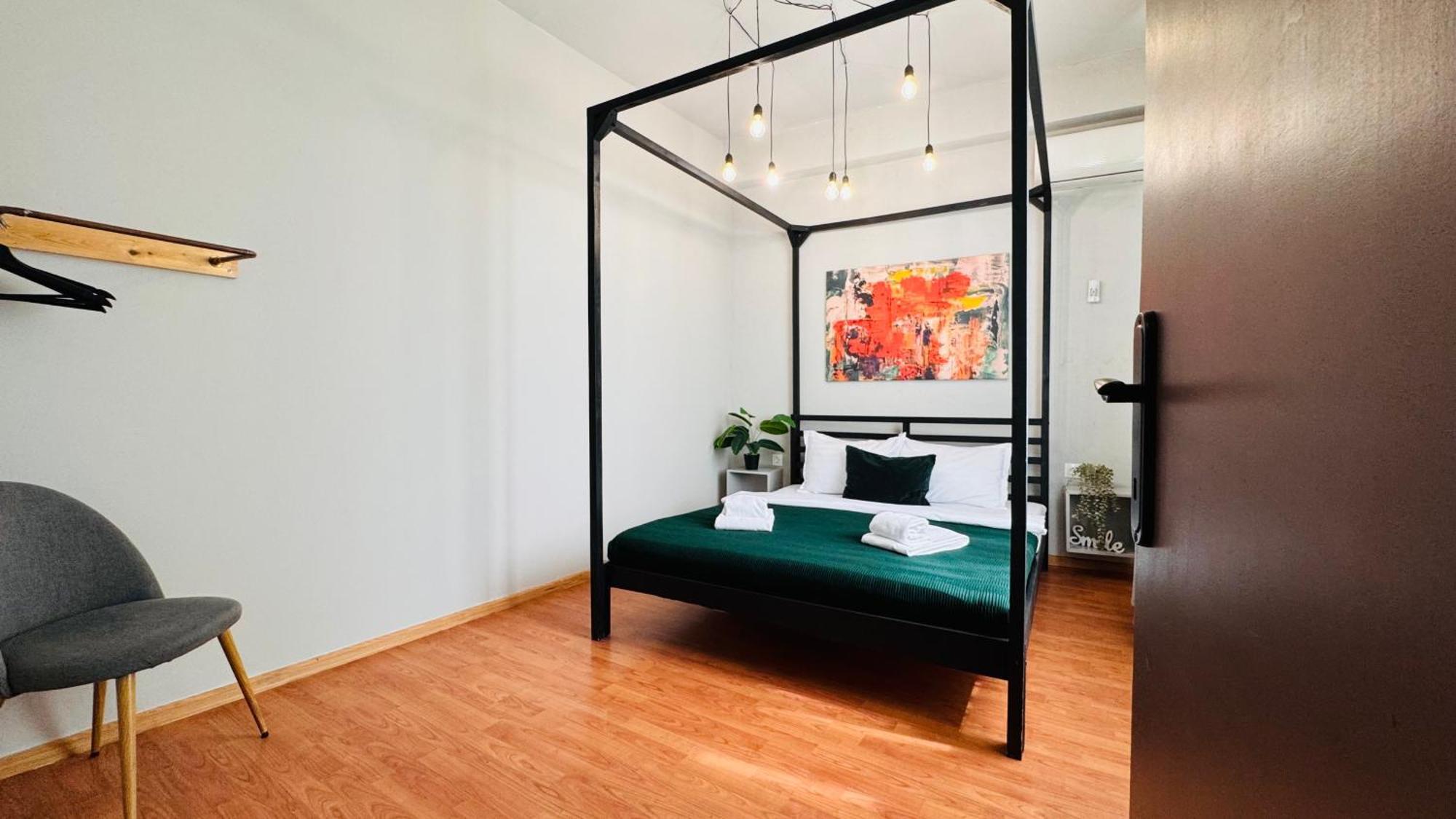 Ideal Home - Spacious & Modern Accommodation Near Unirii Square Букурещ Стая снимка