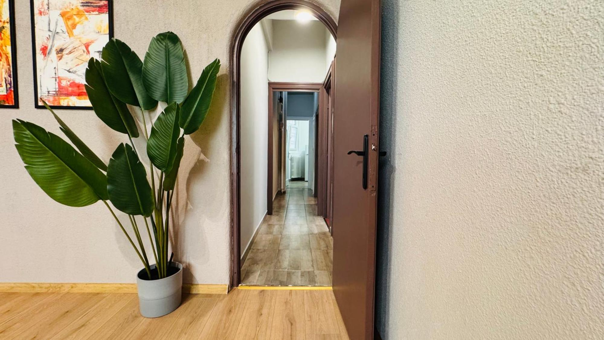 Ideal Home - Spacious & Modern Accommodation Near Unirii Square Букурещ Стая снимка