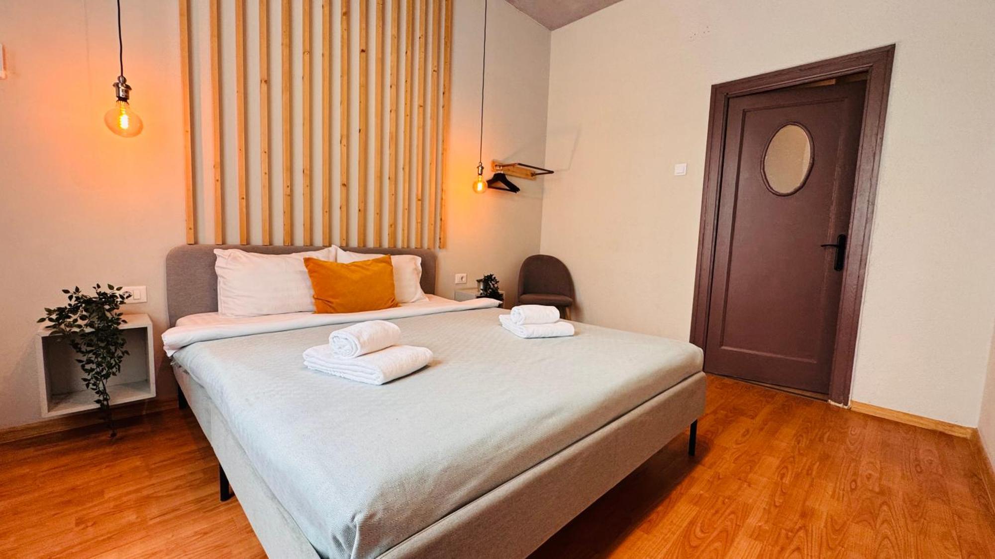 Ideal Home - Spacious & Modern Accommodation Near Unirii Square Букурещ Стая снимка