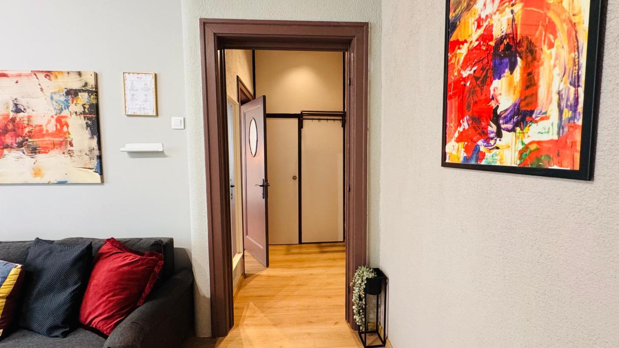 Ideal Home - Spacious & Modern Accommodation Near Unirii Square Букурещ Стая снимка
