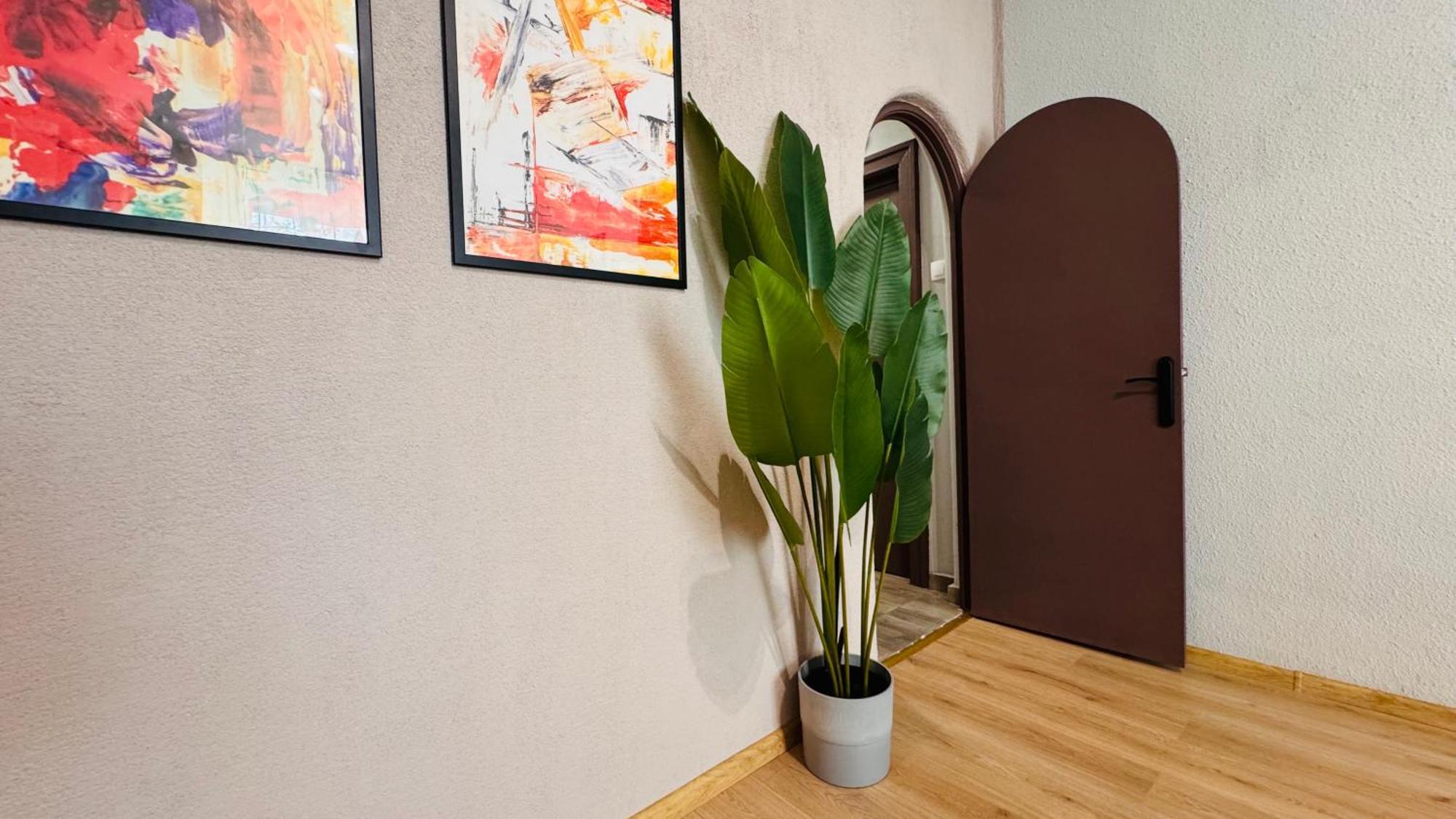 Ideal Home - Spacious & Modern Accommodation Near Unirii Square Букурещ Стая снимка