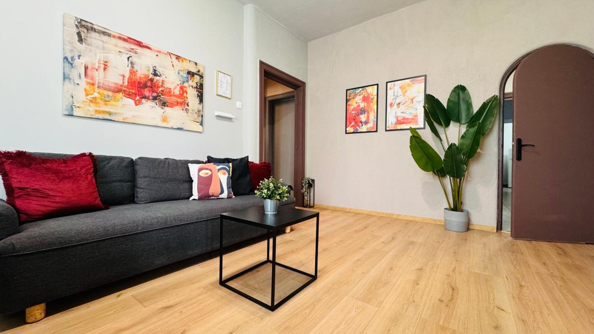 Ideal Home - Spacious & Modern Accommodation Near Unirii Square Букурещ Стая снимка