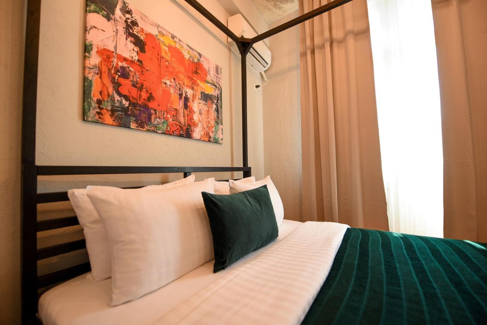 Ideal Home - Spacious & Modern Accommodation Near Unirii Square Букурещ Стая снимка