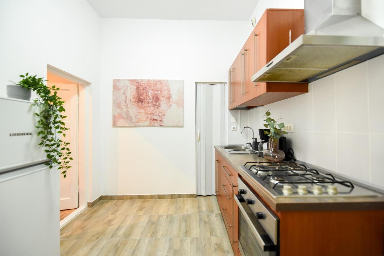 Ideal Home - Spacious & Modern Accommodation Near Unirii Square Букурещ Стая снимка